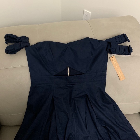 Dress - Picture 3 of 11